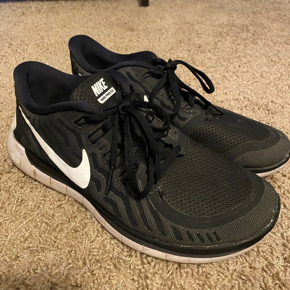 Women’s nike free run tennis shoes